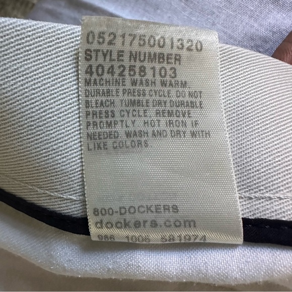 Dockers Men’s Pleated Khakis W36 L32 – 100% Cotton Business Casual Pants - Picture 6 of 7